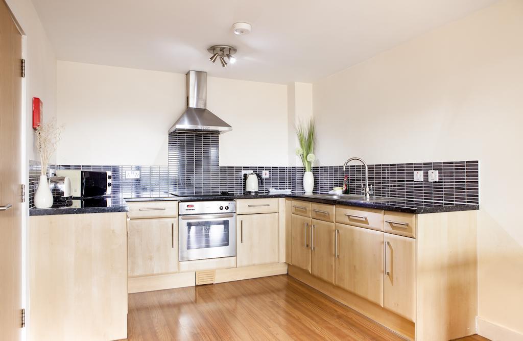 Cheltenham Plaza Apartments Ashchurch Zimmer foto